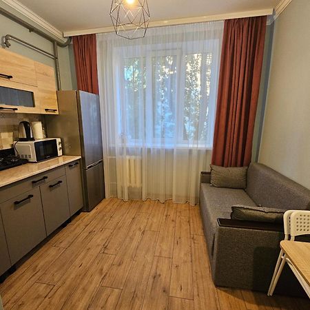 All New And Cozy Apartment In The Silence Center キシナウ エクステリア 写真