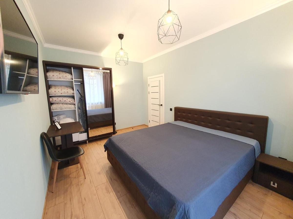 All New And Cozy Apartment In The Silence Center キシナウ エクステリア 写真